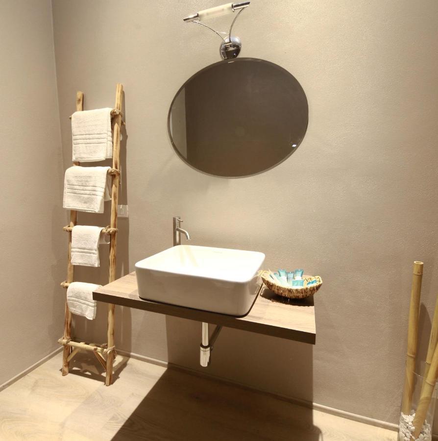 Acquachiara Iseo Deluxe Bed & Breakfast Iseo Center With Garden And Parking Inside Foresteria المظهر الخارجي الصورة