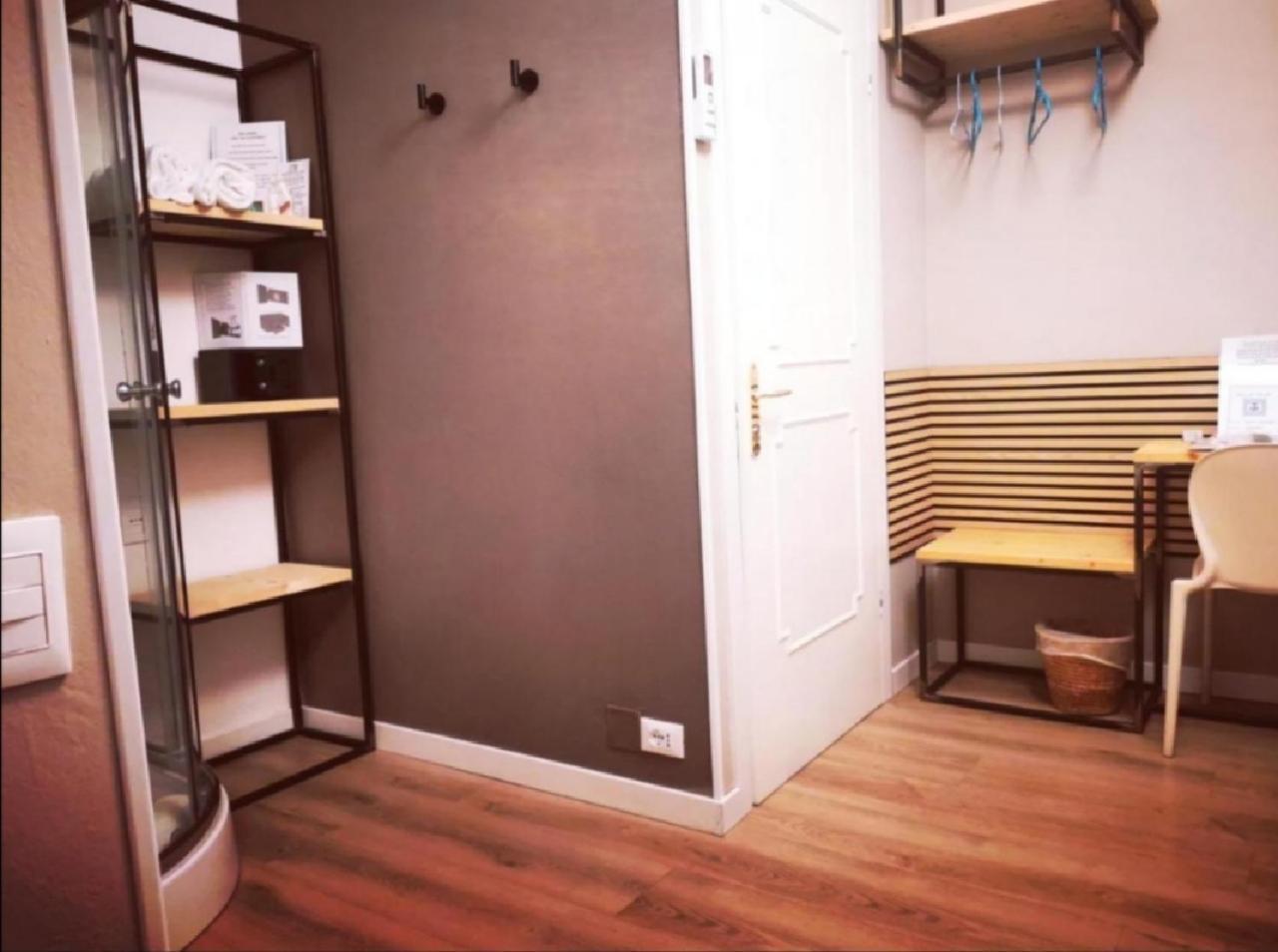 Acquachiara Iseo Deluxe Bed & Breakfast Iseo Center With Garden And Parking Inside Foresteria الغرفة الصورة